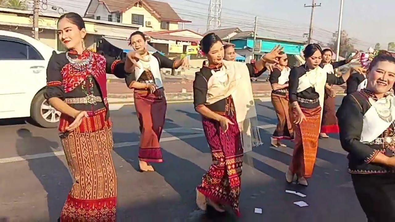 พ้อน้องตอนสาว - แห่นางรำพยุห์ - ศรีสะเกษ