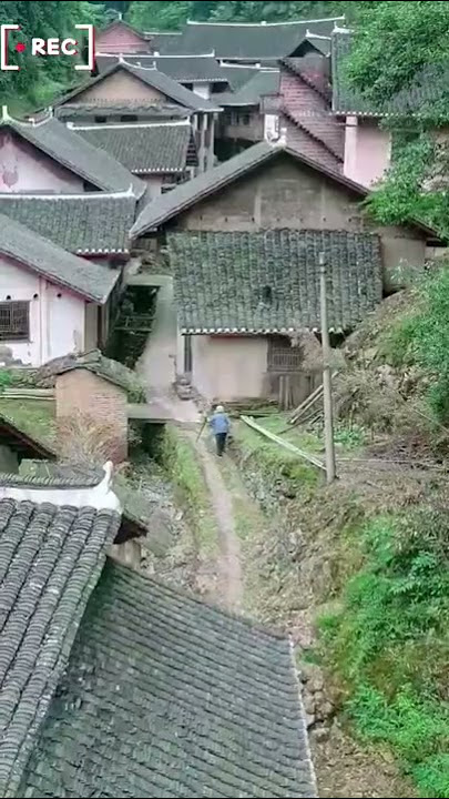 bnyak desa d China udh kosong tinggal beberapa orangtua aja, inilah akibat urbnisasi. gimana di Indo