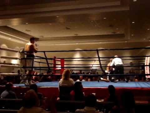 "El Tigre" Alfonso Lopez knocks out Billy Thompson