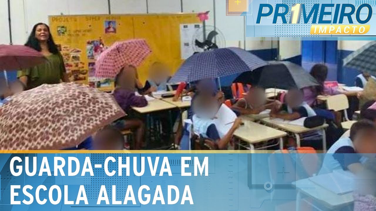 Alunos usam guarda-chuva por causa de goteiras em sala de aula no RJ | Primeiro Impacto (22/08/23)
