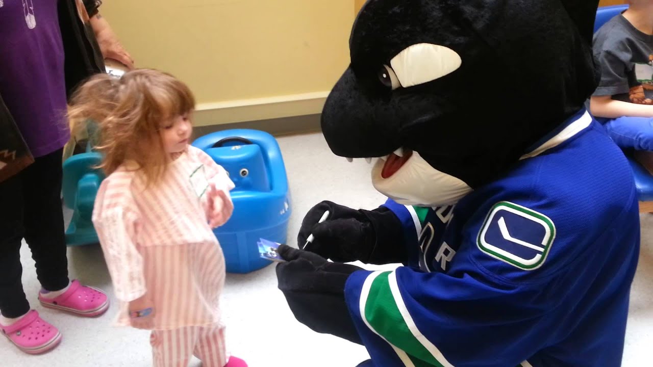 Fin The Orca Vancouver Canuck Mascot With Ella Youtube