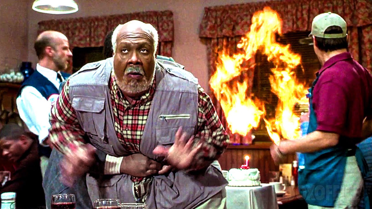 Il pète tellement fort que le rideau prend feu | La famille Foldingue