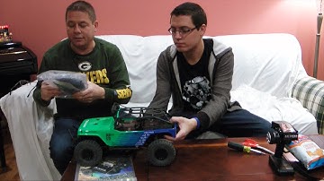 Unboxing & First Run: Axial SCX10 Jeep Wrangler G6 Falken