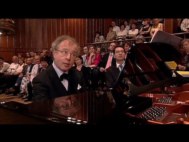 András Schiff plays Schubert and Beethoven at the Foundation Louis Vuitton  