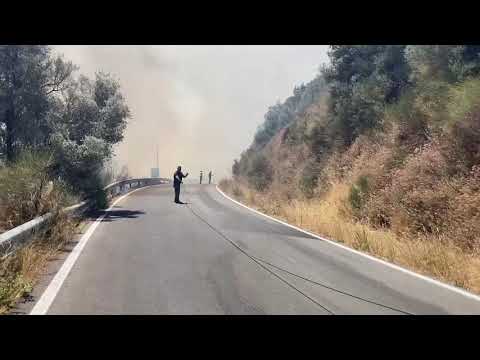 Φωτιά στον Άγιο Θωμά Ηρακλείου - αγωνιώδεις προσπάθειες για την κατάσβεση της