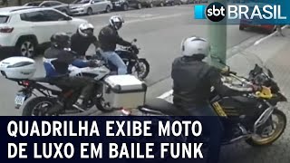 Quadrilha exibe moto de luxo roubada em baile funk | SBT Brasil (06/12/21) Quadrilha exibe moto de luxo roubada em baile funk | SBT Brasil (06/12/21)