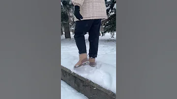 Угги зимние бежевого цвета Bartek