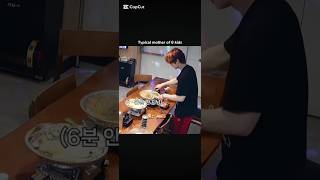 Imagine skz without his mom role?! IMPOSSIBLE ❤️#straykids #skz #leeknow #fyp #viral