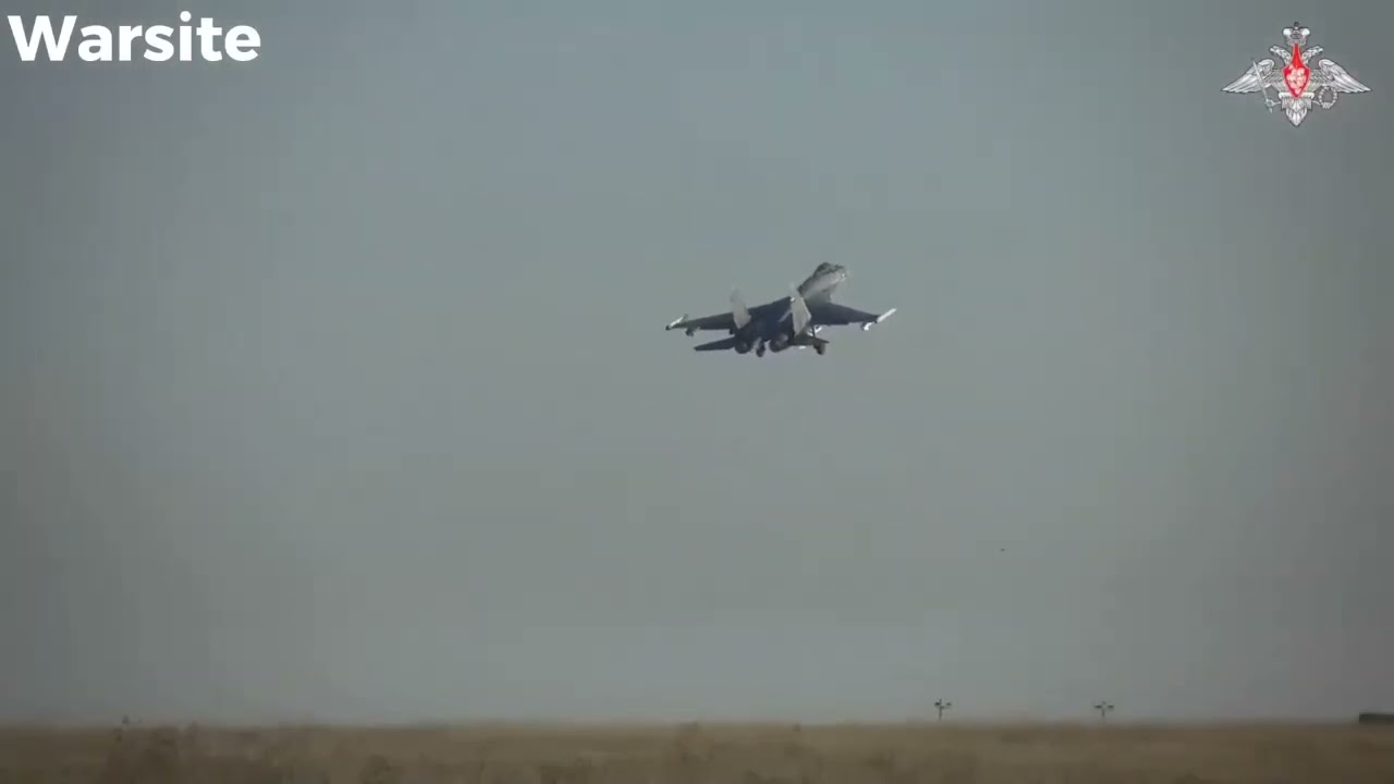 Russian 🇷🇺 Sukhoi Su-35 fighter jet in combat action in Ukraine 🇺🇦.