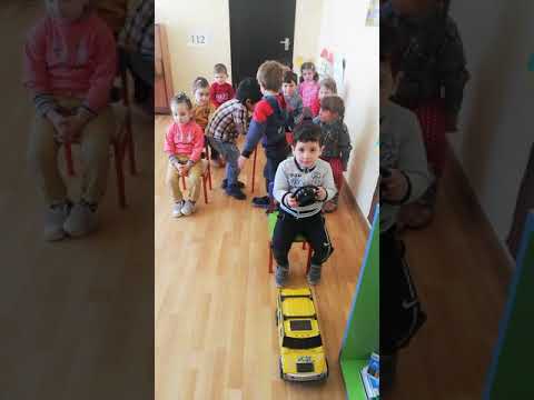 ვიდეო: საბავშვო ბაღის საშობაო ბარათი, რომელიც მარტივად შეგიძლიათ გააკეთოთ დღესასწაულების დროს