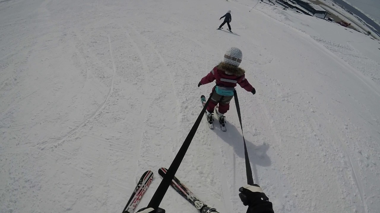 Dana på ski 1 med sele