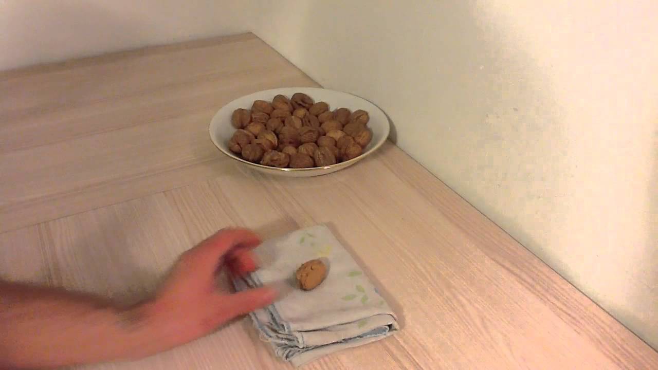 Casser Une Noix Sans Casse Noix Casser Noix Avec La Main Youtube