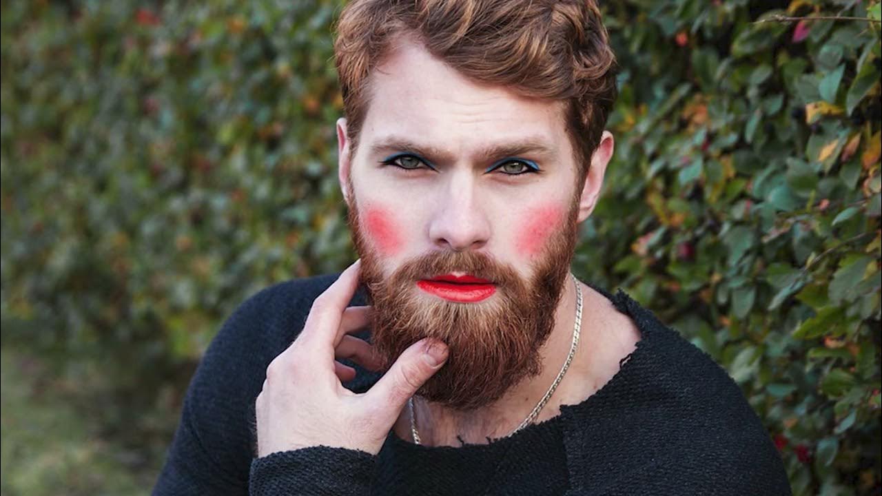 Брэнт догерти с бородой. С бородкой но не мужчина. Борода утиный хвост. Том харди в профиль. Бородатый мужик.