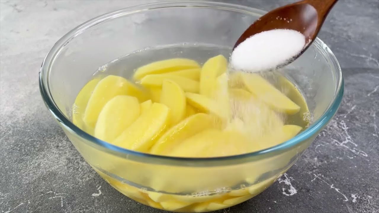 Dışı çıtır, içi yumuşacık, FIRINDA PATATES tarifi. Pratik kolay tarif