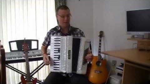 Beginners Accordion Lesson 3 pt 3 . Schools Out Both Hands