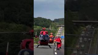 Zwei Rettungshubschrauber Auf Der Autobahn A1 