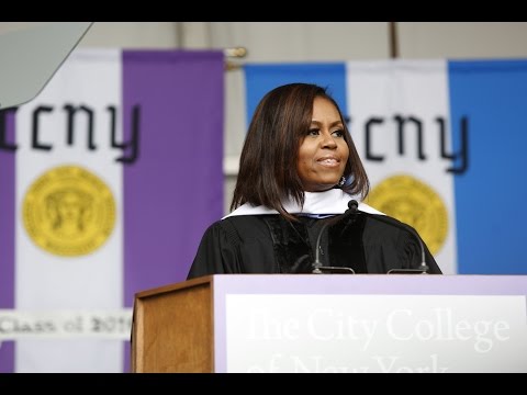 Video: Michelle Obama Näyttää Valkoiselta Mekkokesältä New Yorkissa