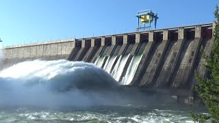 Водосброс на Усть Илимской ГЭС