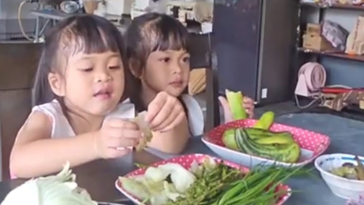 มากินข้าวเที่ยงเด้อจ้า วันนี้มีแต่ของแซ่บๆ #น้องพลอยน้องเพชร 