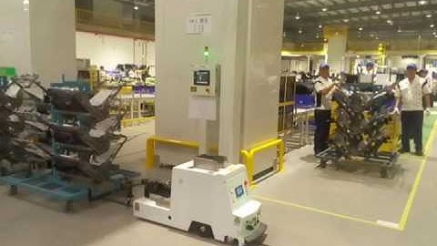 Automatic Hooking Tugger AGV