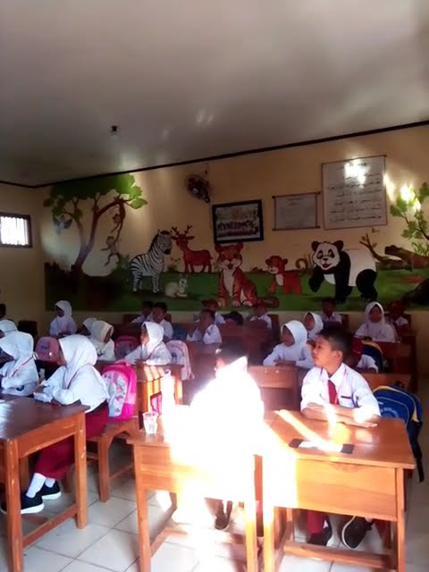 Hari pertama, mas Ervanka masuk sekolah SDN Rengaspendawa 01