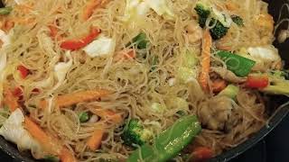 cooking bihon guisado with chicken, shrimp and vegetables