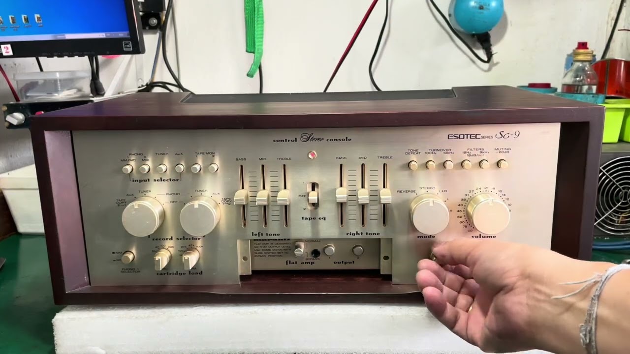 Marantz SC-9 - YouTube