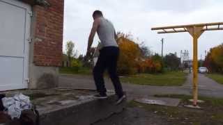 Sprogstami Įtupstai Ant Pakilos Lunges On Pledge