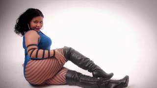 Bombshell Blue Photo-Shoot