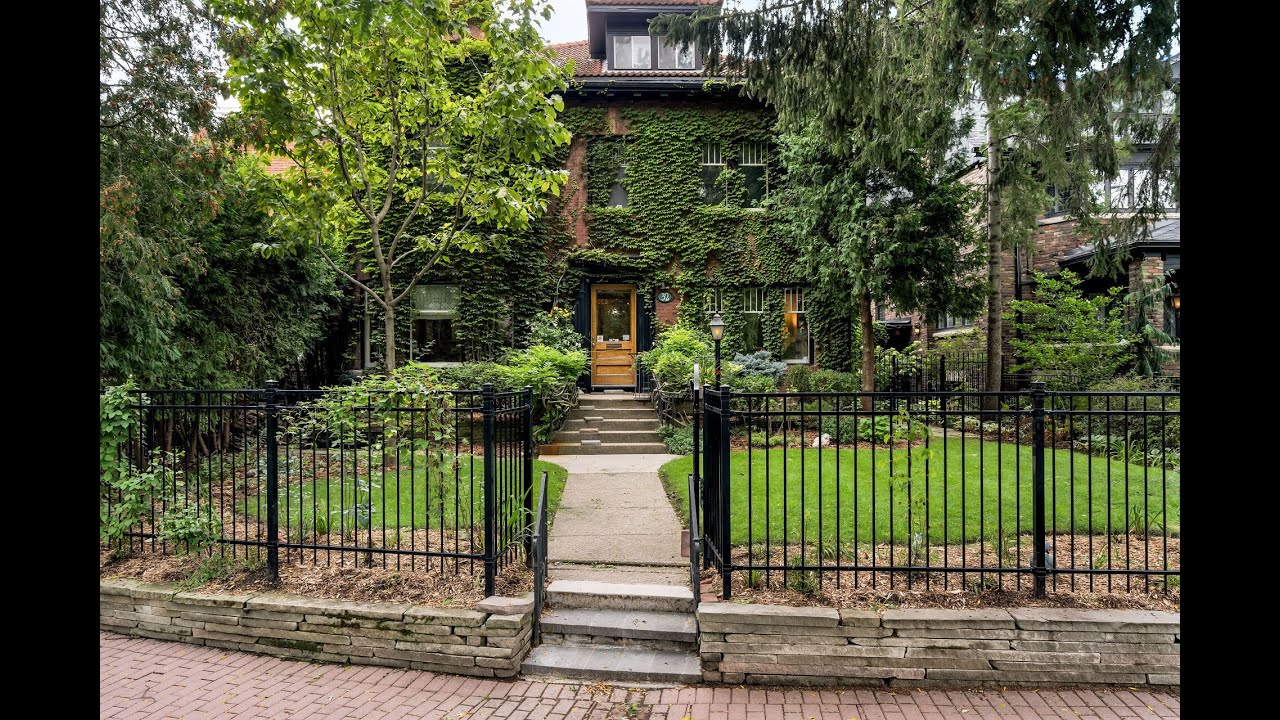 32 Chestnut Park, Toronto, ON
