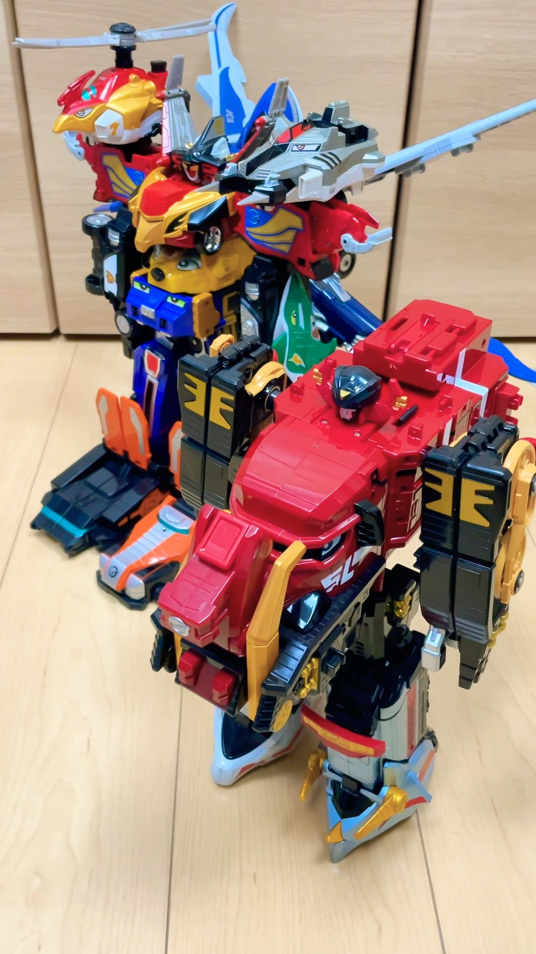 炎神戦隊ゴーオンジャー】脅威の12体合体⁉︎エンジンオーG12で遊んで