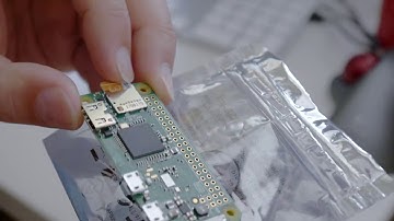 Raspberry Pi Zero Wireless, unboxing and quick test