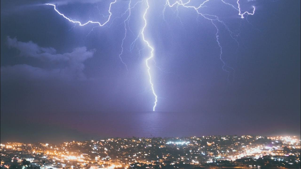 Thunderstorm. Lightning Strikes on Human Skin. Какой звук грозы