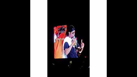 “Don’t You Ever Hit A Woman Again In Your Life” – Wizkid Stops Performance To Warn Fan || WATCH