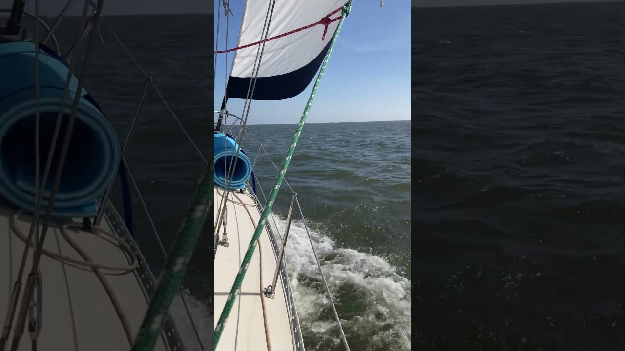 Look at that lean…… #sailinglife#secondhandsailors #sailing #svdaisymae