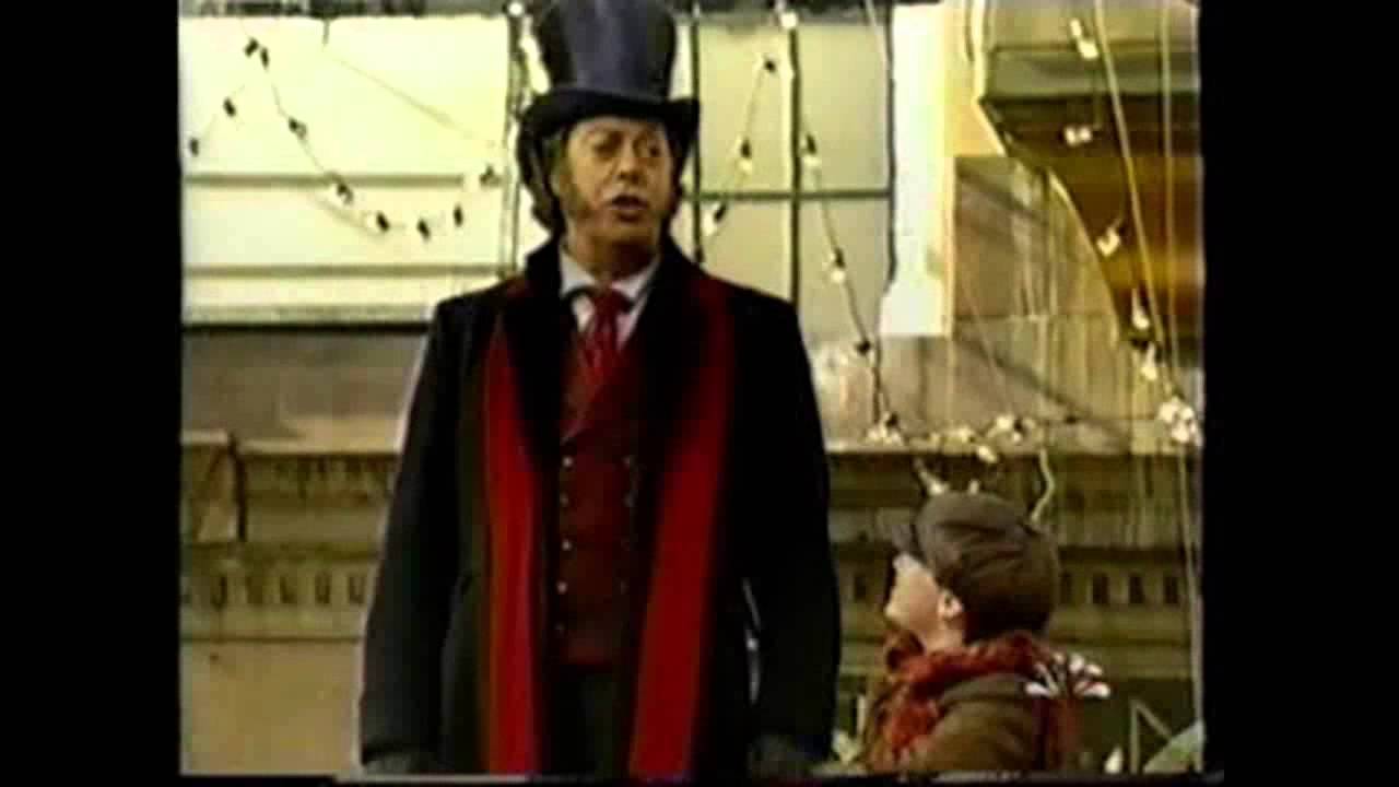 stave uærlig Fatal Tim Curry - 75th Annual Macy's Thanksgiving Day Parade - 2001 - A Christmas  Carol - YouTube