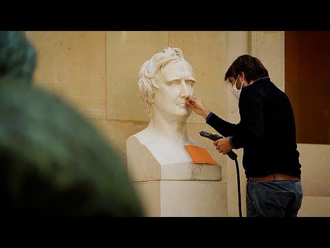 Louvre closure brings opportunity to restore artworks and galleries