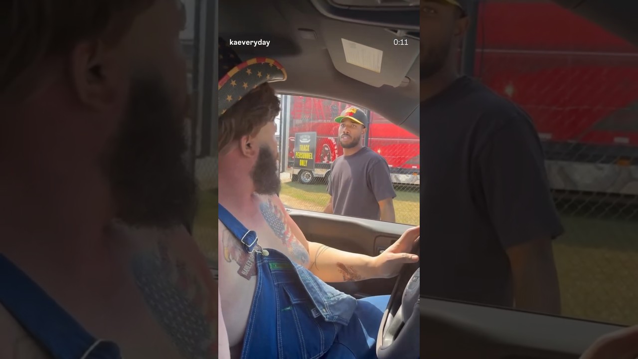 Druski White Boy Skit 🤣 #shorts #trending #funny #shortvideo #youtubeshorts #comedy #shortsvideo adlı videoyu YouTube'da izle Druski White Boy Skit 🤣 #shorts #trending #funny #shortvideo #youtubeshorts #comedy #shortsvideo adlı videoyu YouTube'da izle