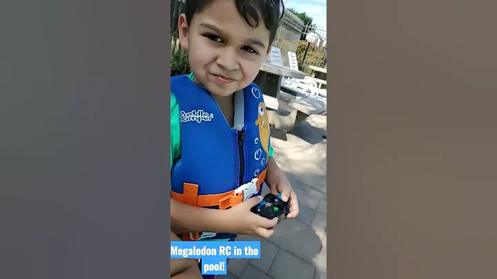 Megalodon RC in the pool! Monster Jam, Monster tru...