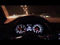 سيارة تسير بسرعة كاملة سيارة تسير بسرعة كاملة