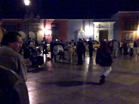 chimbote peru clima música en la plaza de armas de trujillo