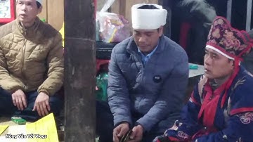 Rót rượu tế cây tiền trong đám tang người nùng