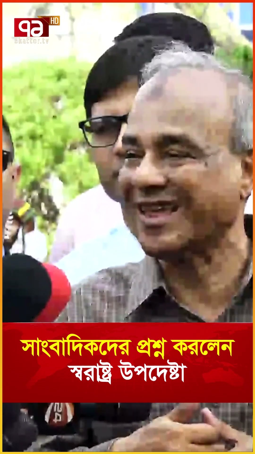 সাংবাদিকদের প্রশ্ন করলেন স্বরাষ্ট্র উপদেষ্টা