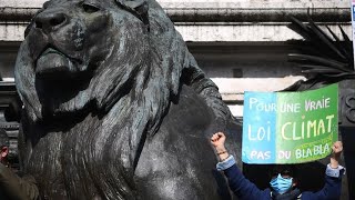 En marge de la marche pour le climat, l'Élysée dément renoncer à un référendum