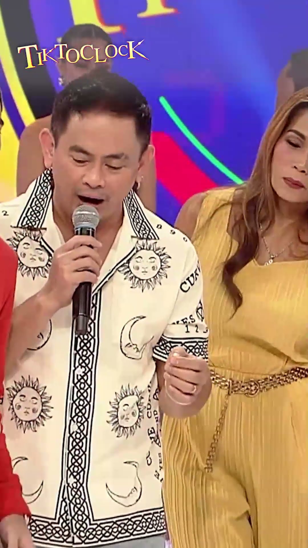 Gueco Twins, may pa-abs reveal! #shorts | TiktoClock