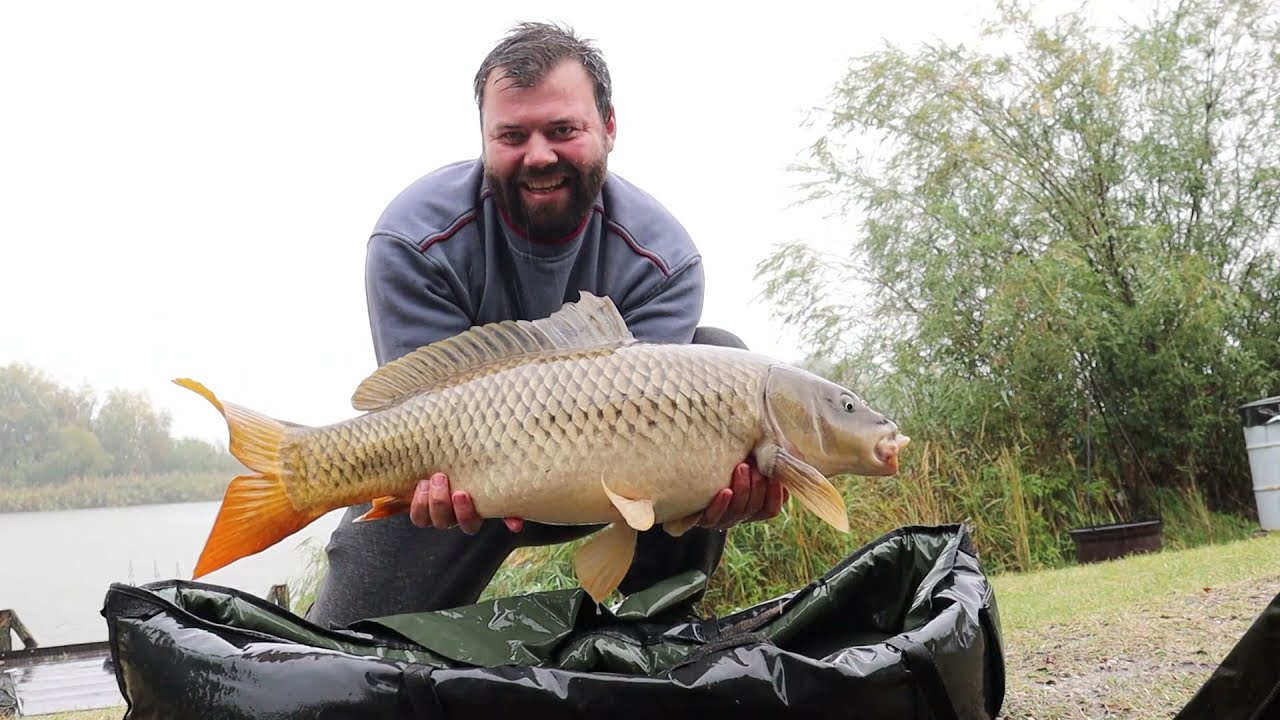 Extrémní lov kaprů v dešti. Lov kapra na boilies. Největší déšť jaký kdy uvidíš. Dolnobarský rybník