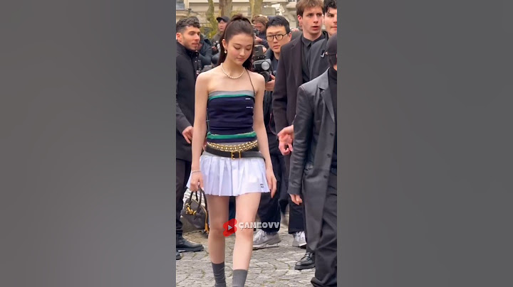 Fans get autographs from Ella 🦋🏵✨️ #meovv #shorts #kpop