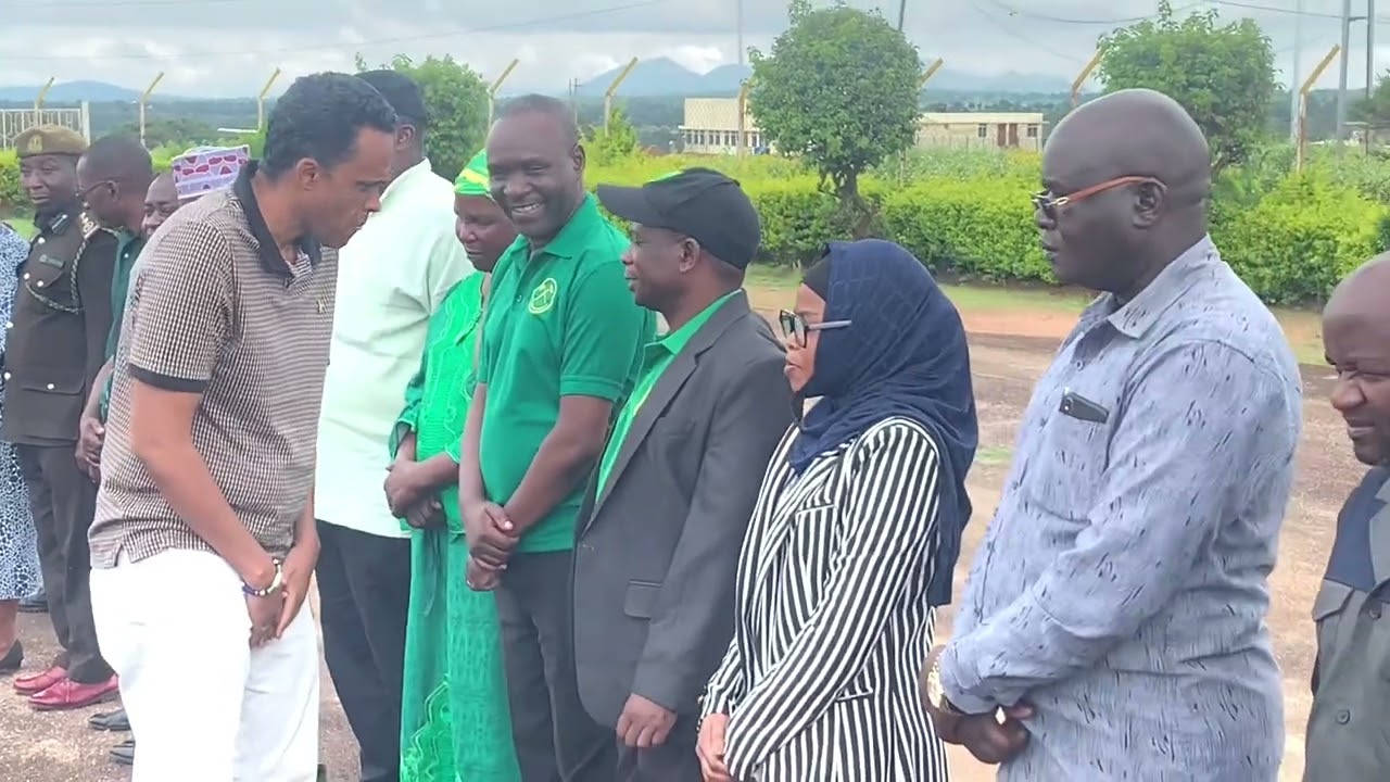 WAZIRI WA KILIMO AANZA ZIARA RUVUMA