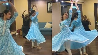 Sridevi Daughter Jhanvi Kapoor Adorable Dance Performance Daily Culture