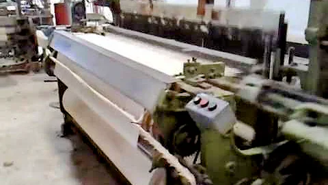 Como funciona a máquina de tecelagem?